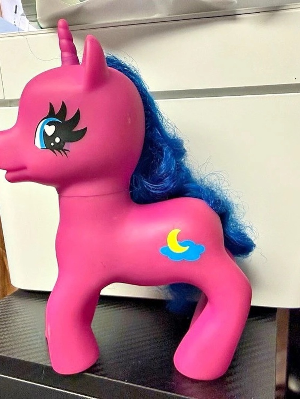 Gi-Go Wonder Pony Land Magenta Unicorn with Blue Hair and Moon/Cloud Symbol Toy